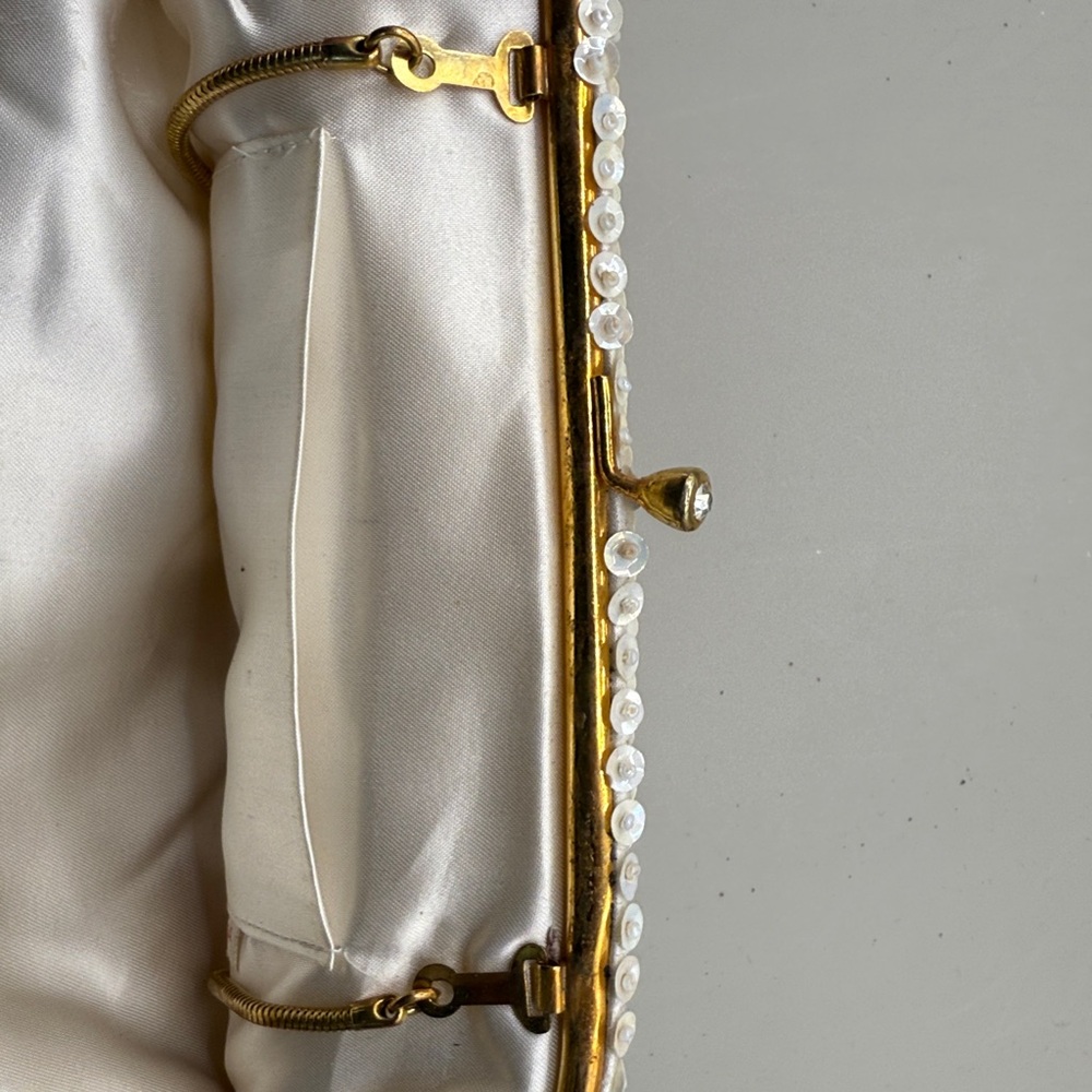 Elegant Beaded/Sequin, Gold Accents, with chain handle - Picture 13 of 14